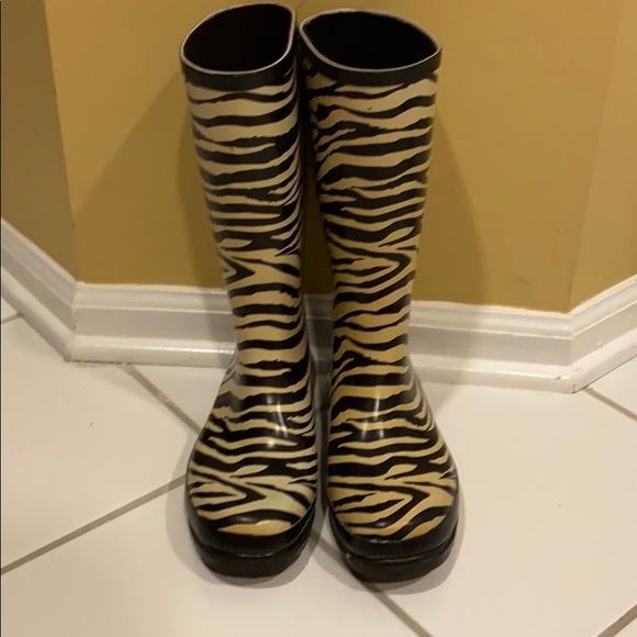 On Your Feet Shoes - Rain Boots Satra Zebra Print Lined Size 8M